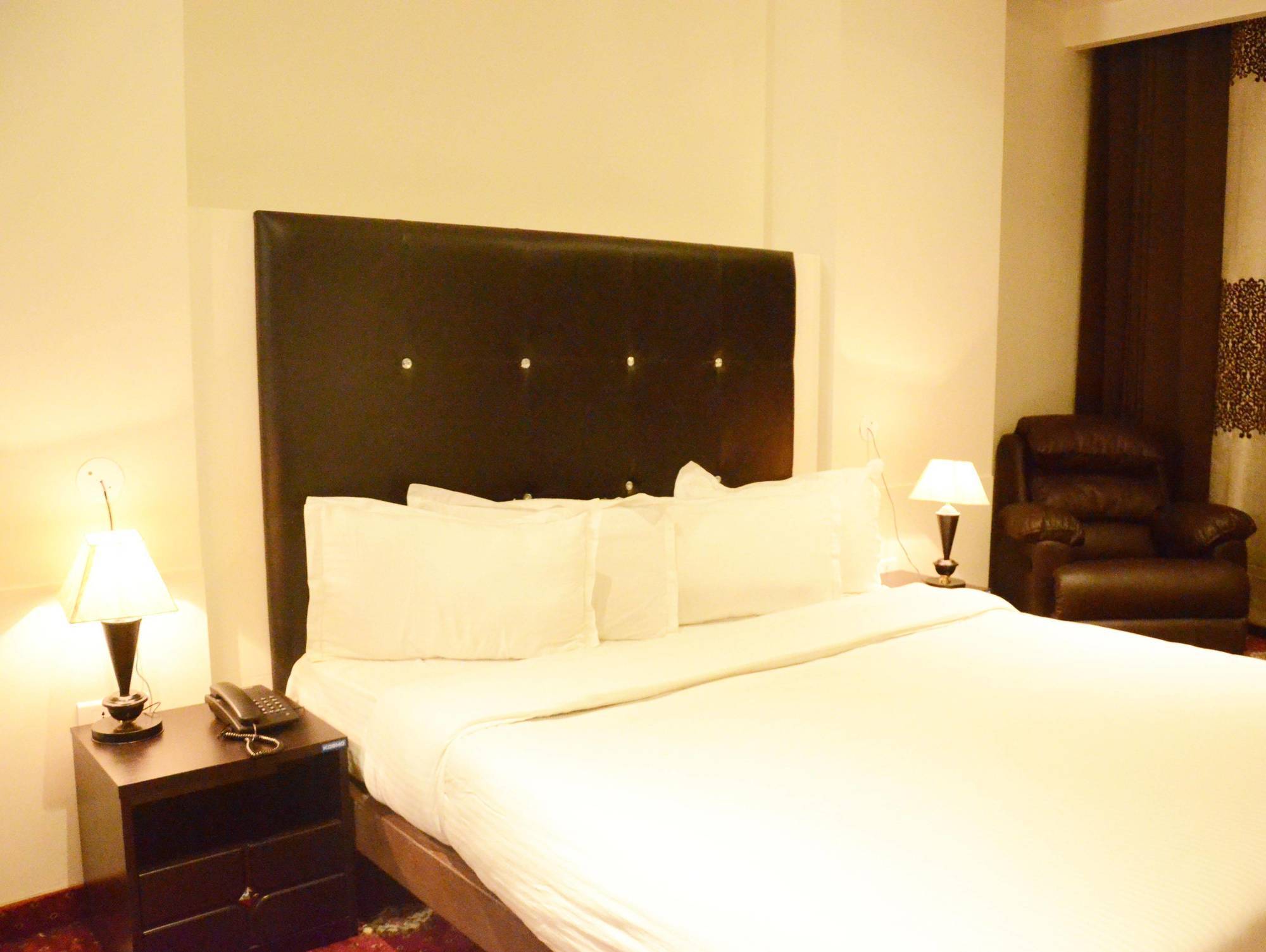 Fabhotel Prudent Амритсар Екстериор снимка