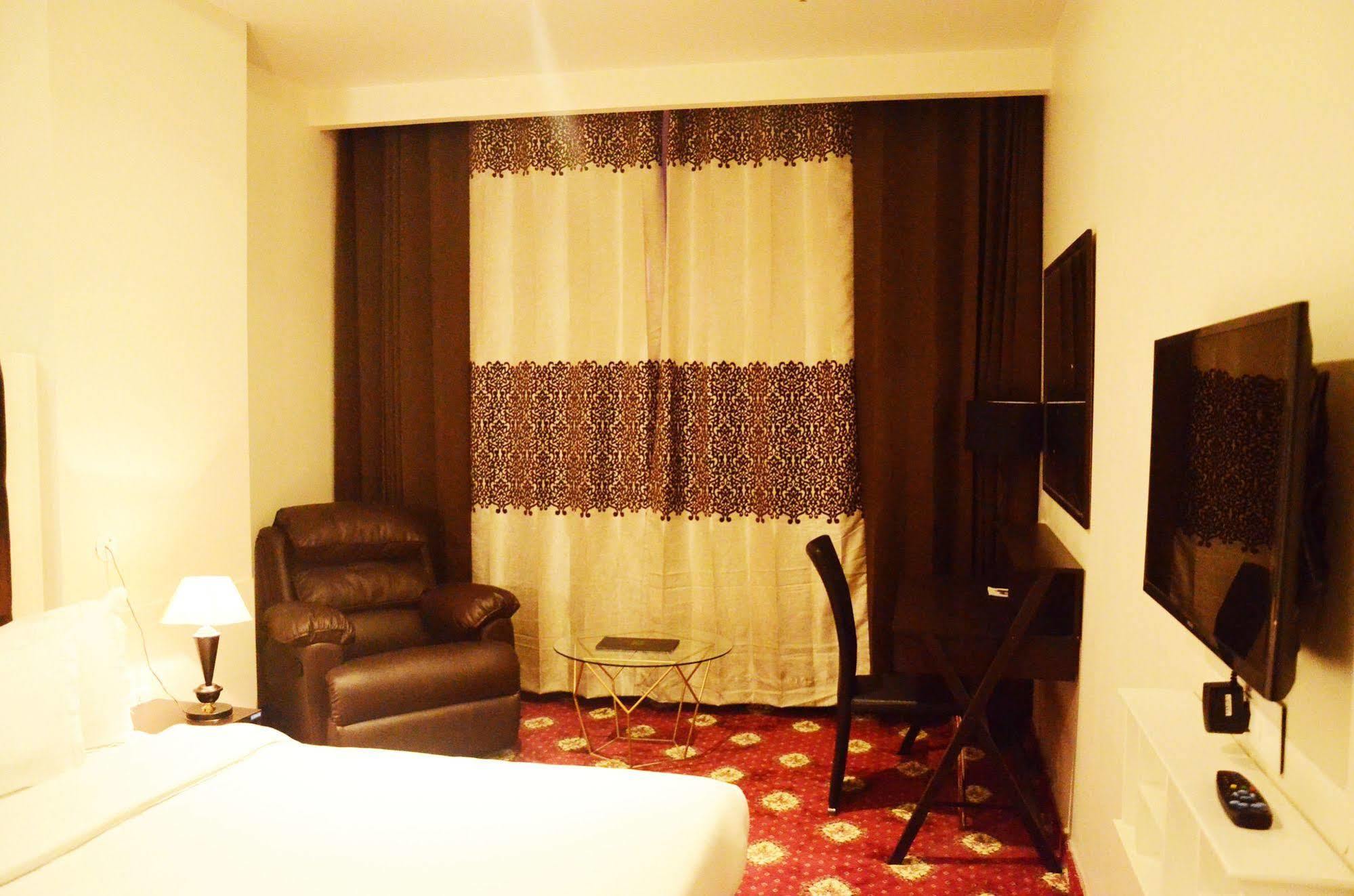 Fabhotel Prudent Амритсар Екстериор снимка