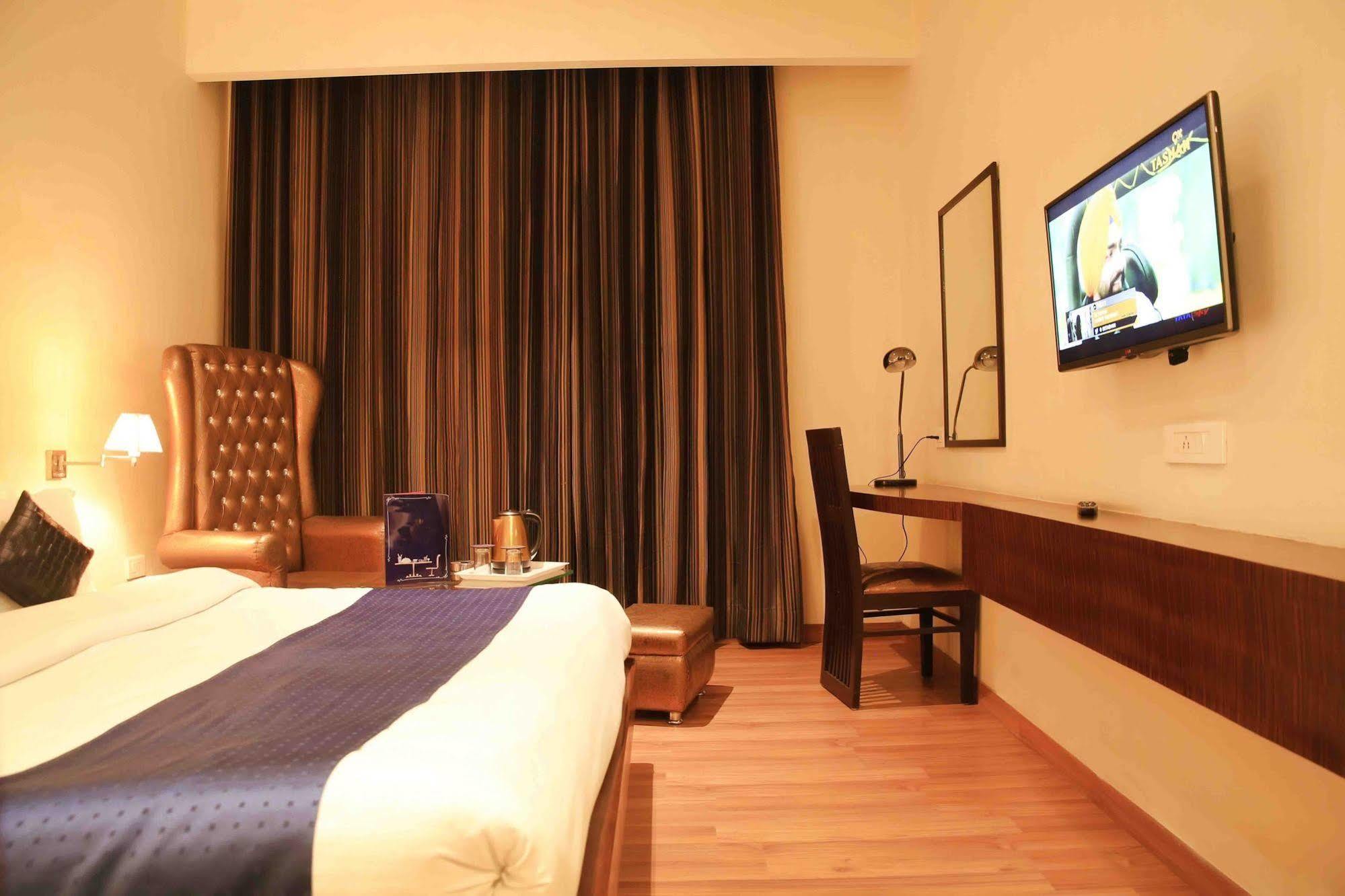 Fabhotel Prudent Амритсар Екстериор снимка