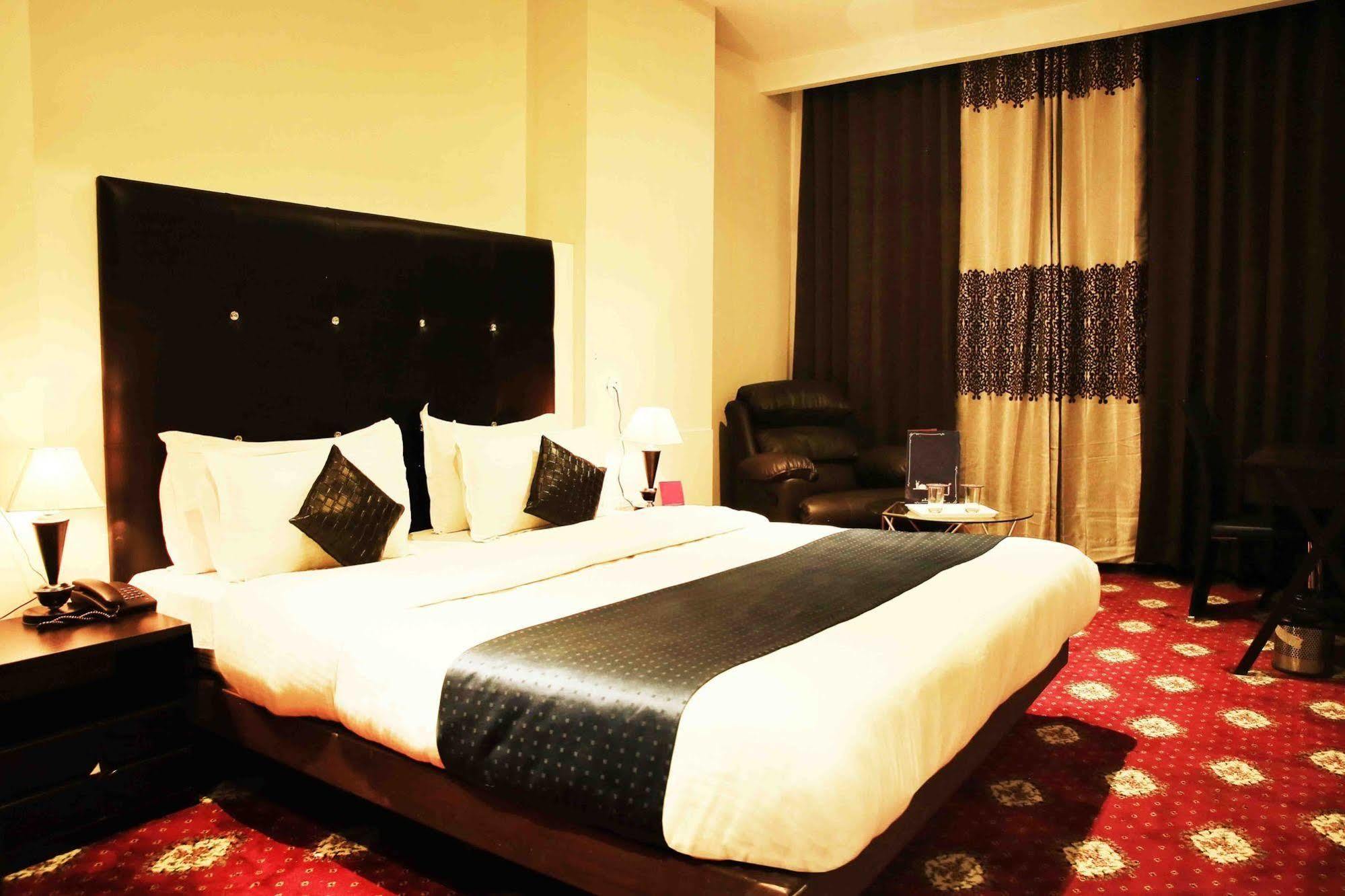 Fabhotel Prudent Амритсар Екстериор снимка